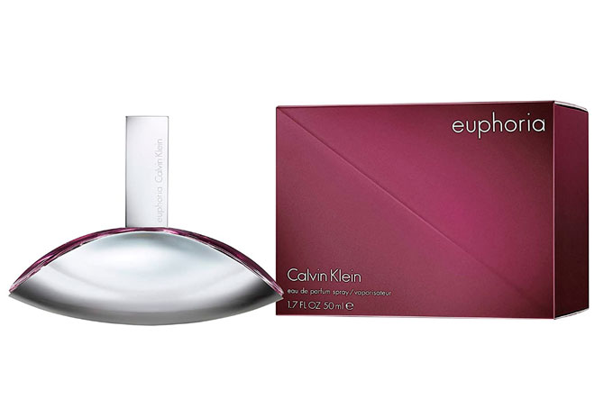 Foto de caixa roxa e frasco de perfume Euphoria de Calvin Klein